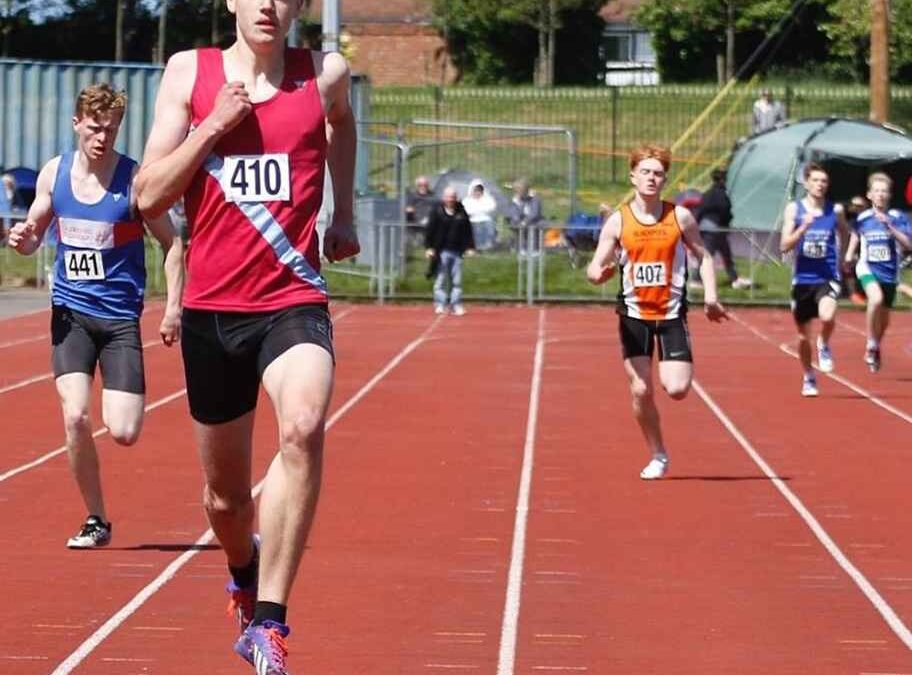 1Leon.400mtr.Lancs.Champs1